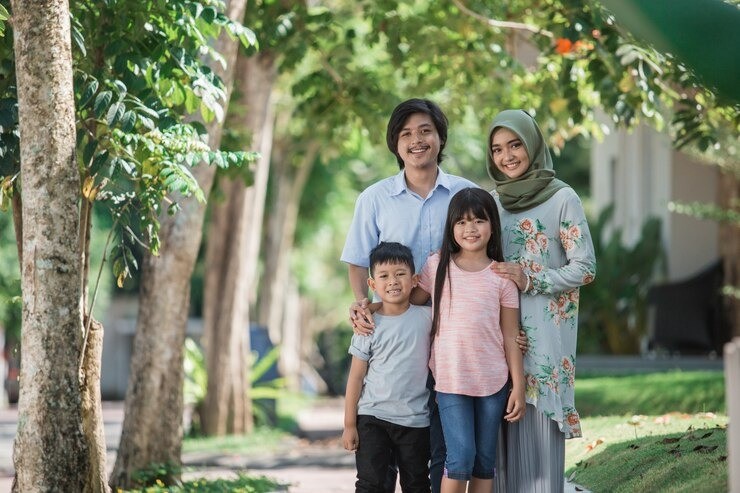 anak clingy, anak manja atau butuh perhatian, cara mengatasi anak terlalu nempel, koneksi emosional anak, parenting anak balita, anak terlalu lengket pada ibu, anak tidak mau dilepas